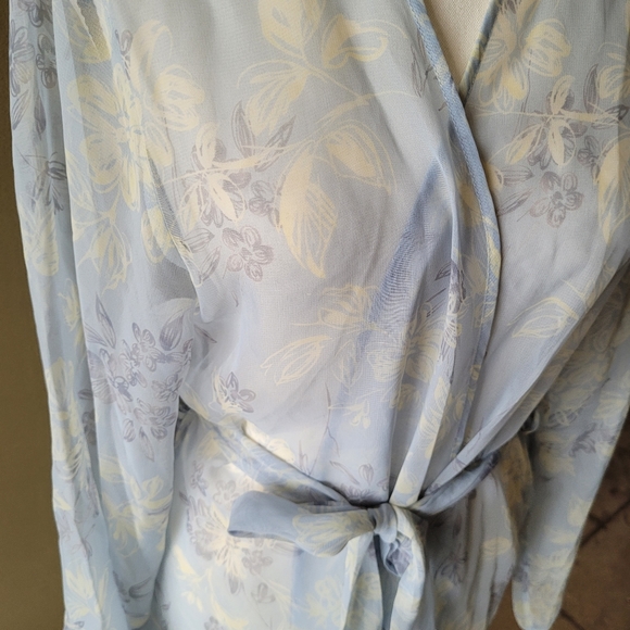 Jones New York Classy Robe - Picture 5 of 7